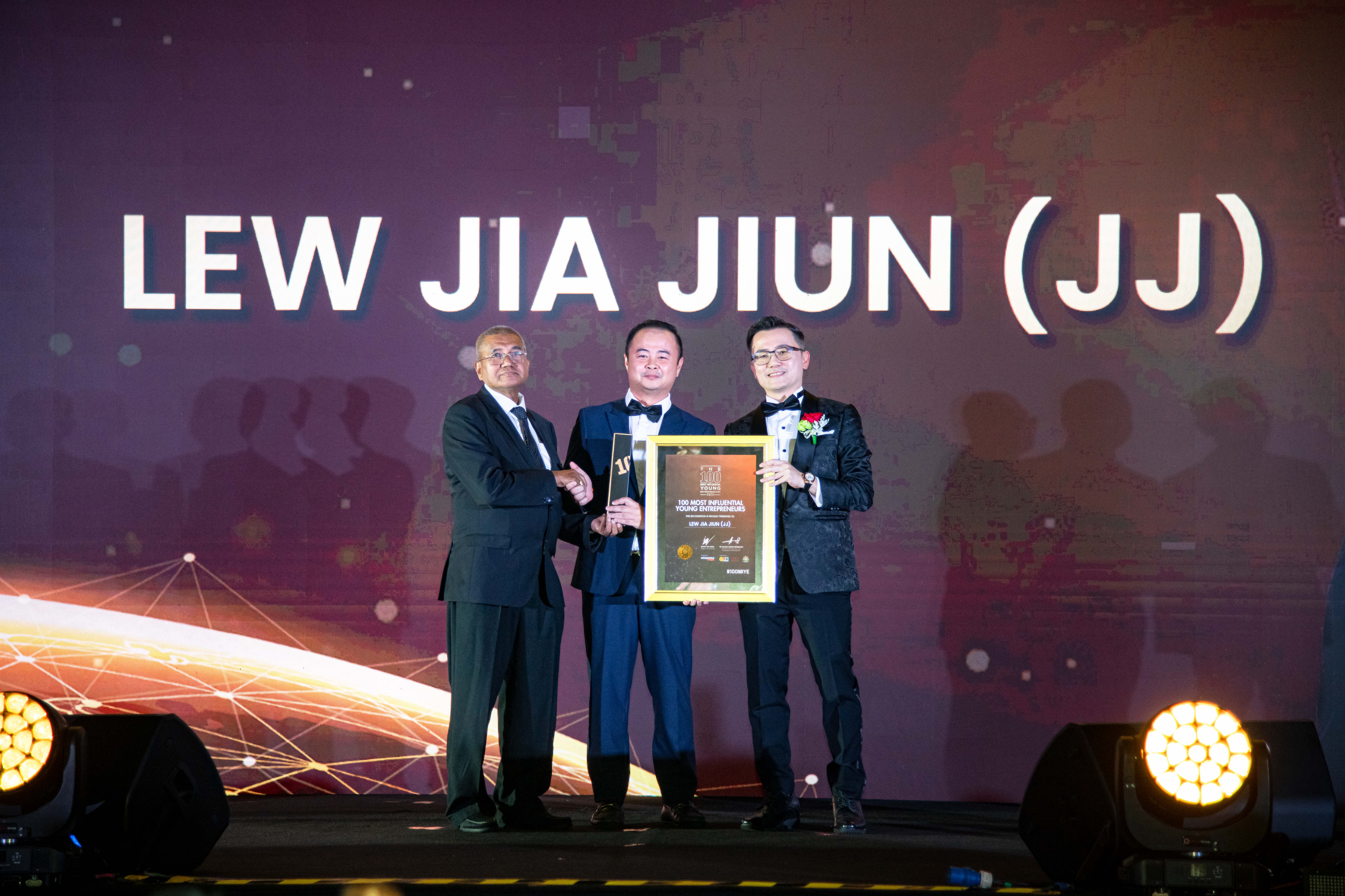 100miye Photo Of Lew Jia Jun (JJ)